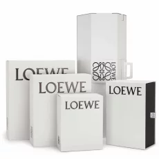 Магазин женской одежды и кожгалантереи Loewe фотография 3