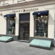Магазин одежды Tommy Hilfiger на улице Кузнецкий Мост фотография 6