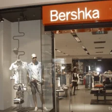 Магазин молодежной одежды Bershka на Манежной площади фотография 2
