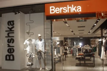 Магазин молодежной одежды Bershka на Манежной площади фотография 2