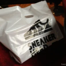 Магазин кроссовок и одежды от мировых брендов Sneakerhead на Никольской улице фотография 3