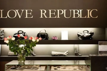 Магазин женской одежды Love Republic на Манежной площади 