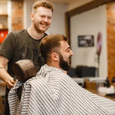 Мужская парикмахерская Friends Barbershop фотография 6