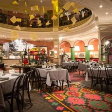 Ресторан Чайковский в Тифлисе на Триумфальной площади фотография 8